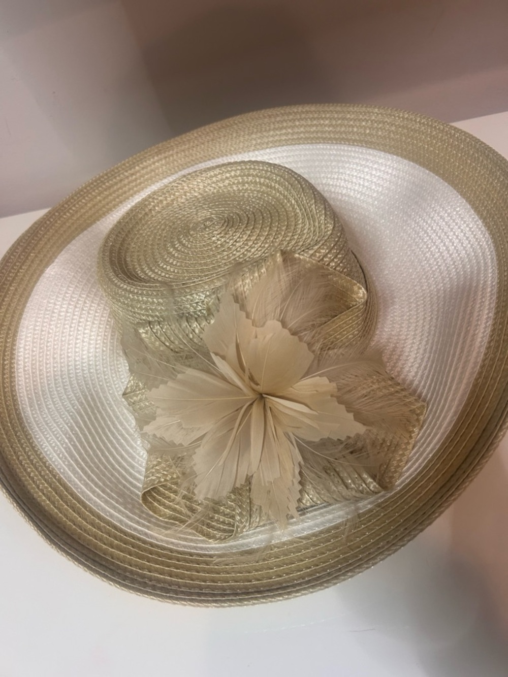 NWOT August Hat Company Wide Brim Straw Hat Beige Gold Church Derby Wedding